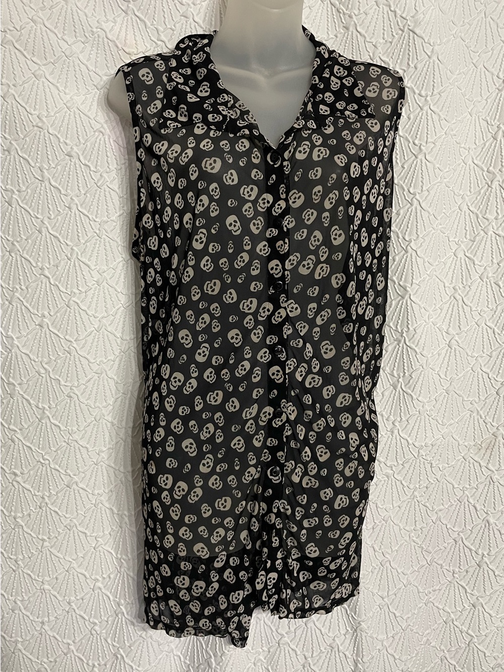 Women’s 2XL (46” B) Siren Lily Sheer Sleeveless Button Down Skull print Blouse G